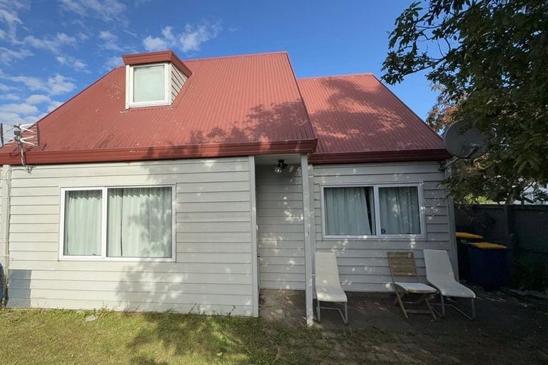 Photo of property in 2 Caspian Close, New Lynn, Auckland, 0600