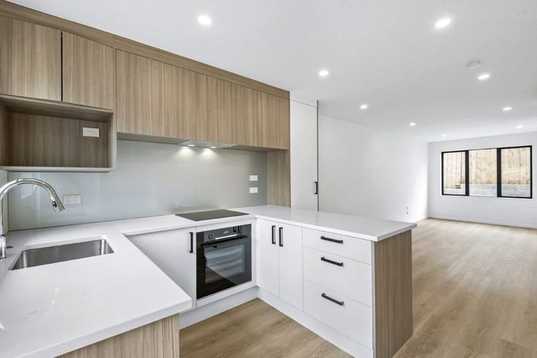 Photo of property in 94 Godley Road, Green Bay, Auckland, 0604