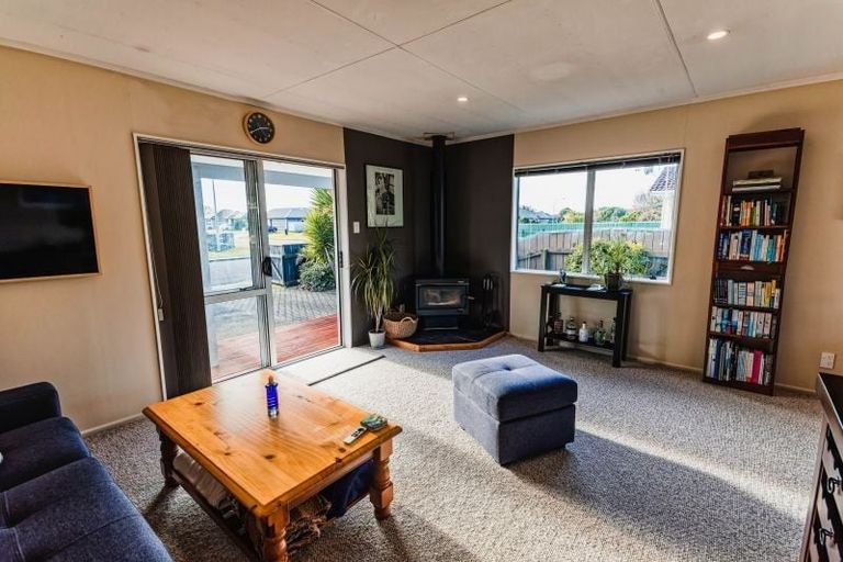 Photo of property in 15 Linwood Drive, Paraparaumu, 5032