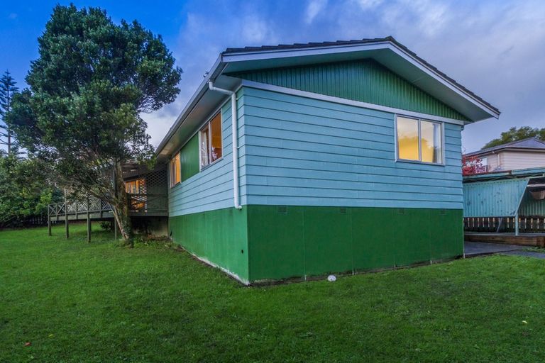 Photo of property in 18 Farwood Drive, Henderson, Auckland, 0612