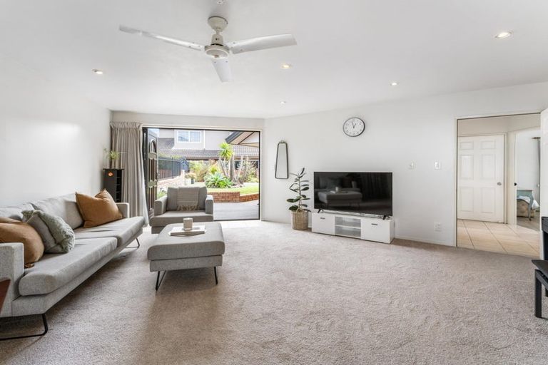 Photo of property in 9 Renoir Street, West Harbour, Auckland, 0618
