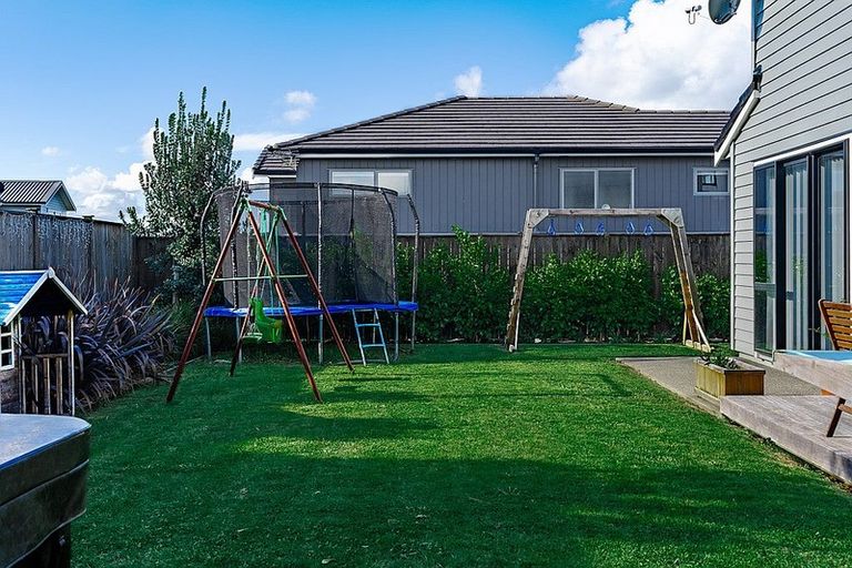 Photo of property in 2 Taikura Avenue, Red Beach, 0932