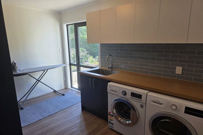 Photo of property in 17 Tauroa Road, Havelock North, 4130