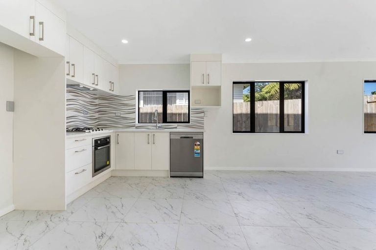 Photo of property in 19a Cornwall Road, Lyttelton, 8082