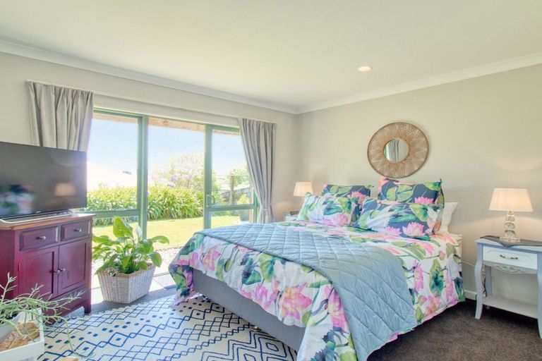 Photo of property in 56 Kakariki Grove, Waikanae, 5036