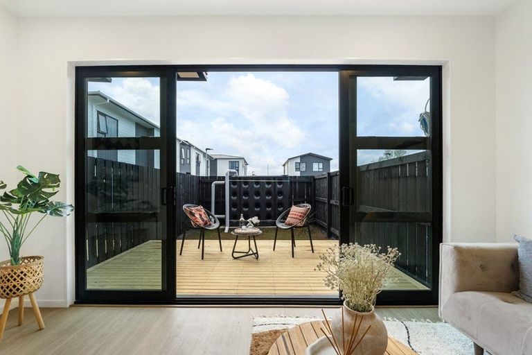 Photo of property in 3/9 Blanes Road, Weymouth, Auckland, 2103