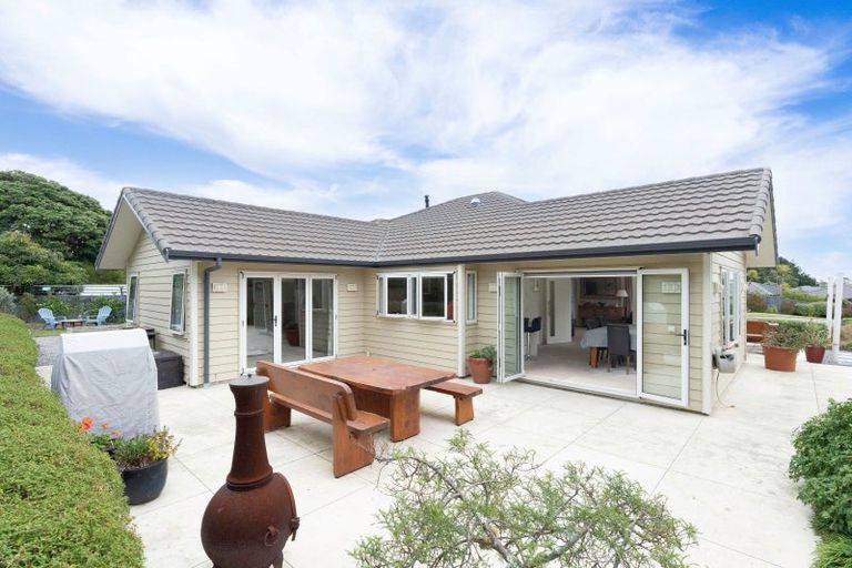 Photo of property in 11 Byron Brown Place, Otaki Beach, Otaki, 5512