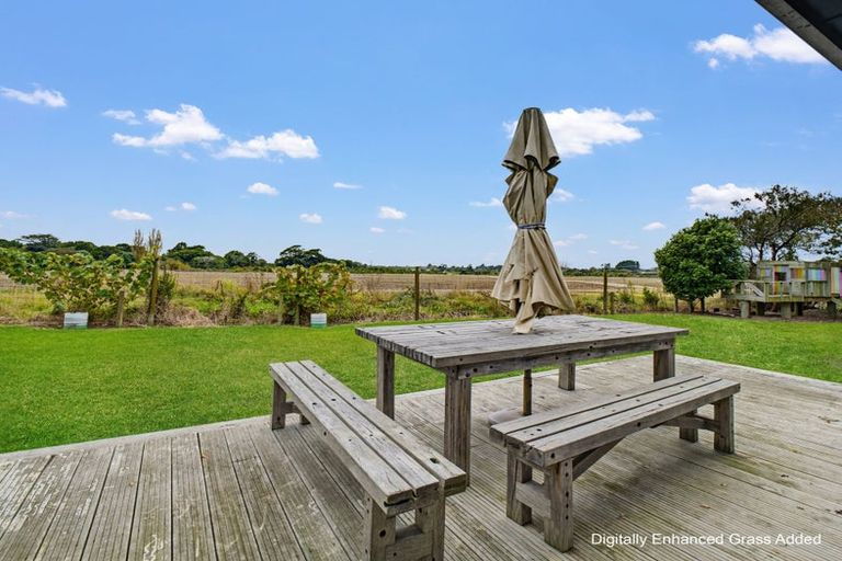 Photo of property in 54 Kuku Beach Road, Kuku, Levin, 5570