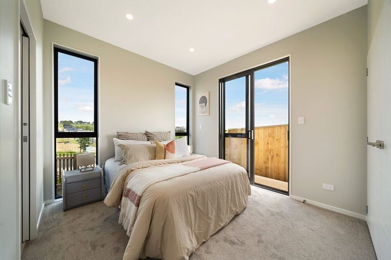 Photo of property in 8 Whakairo Crescent, Gulf Harbour, Whangaparaoa, 0930