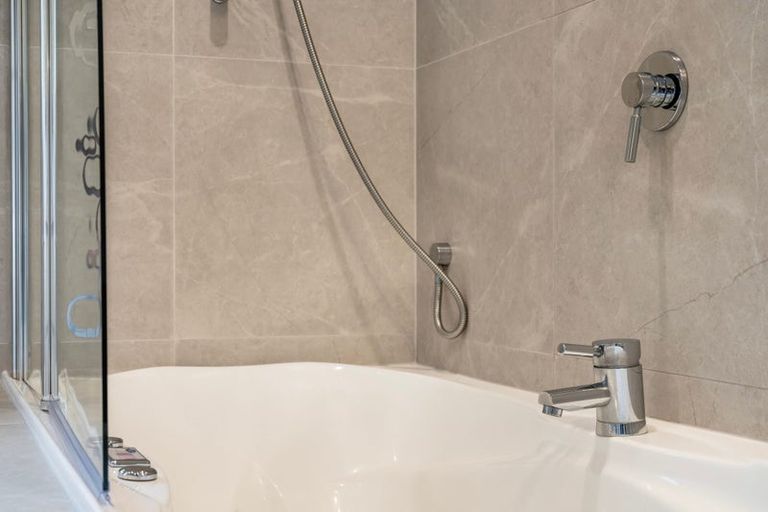 Photo of property in 1/2 Flavia Close, Torbay, Auckland, 0630