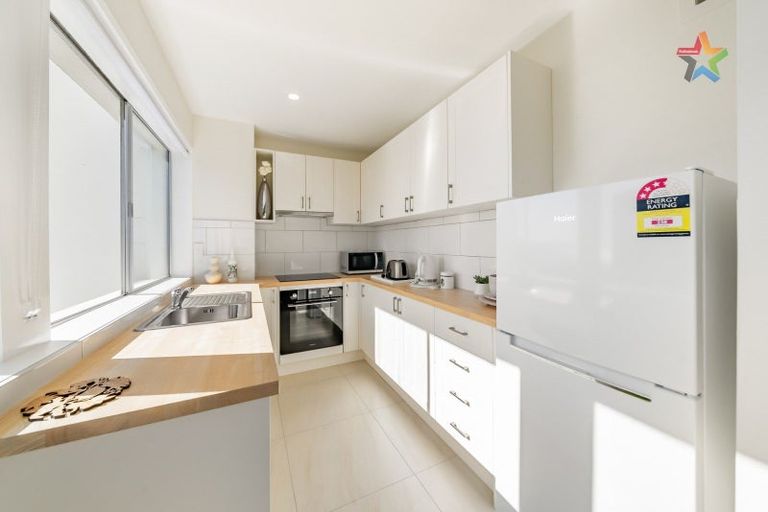 Photo of property in Grosvenor Flats, 19 Cottleville Terrace, Thorndon, Wellington, 6011