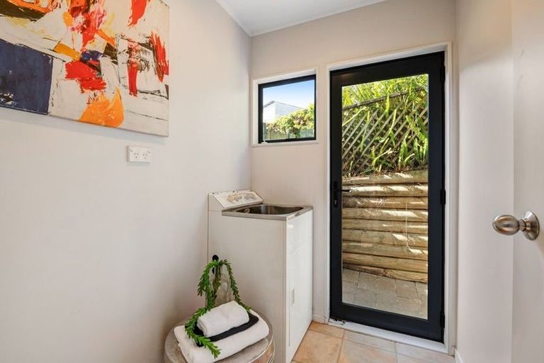Photo of property in 11 Felicity Place, Unsworth Heights, Auckland, 0632