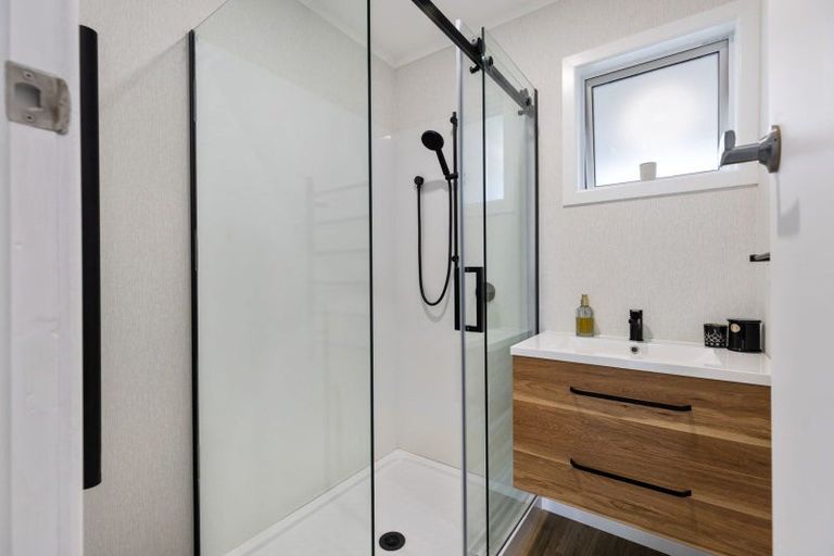 Photo of property in 19 Battersea Place, Roslyn, Palmerston North, 4414