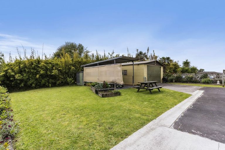 Photo of property in 96 Colwill Road, Massey, Auckland, 0614