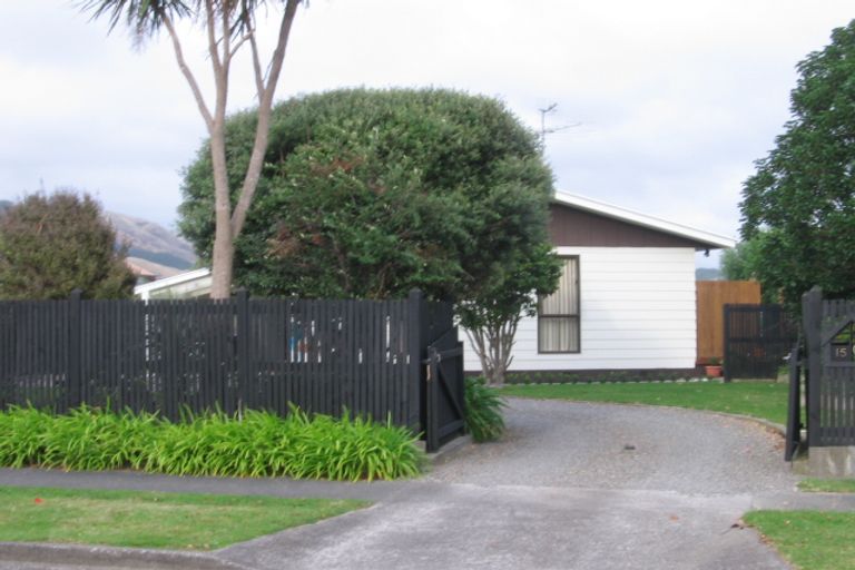 Photo of property in 15 Kanawa Street, Waikanae, 5036