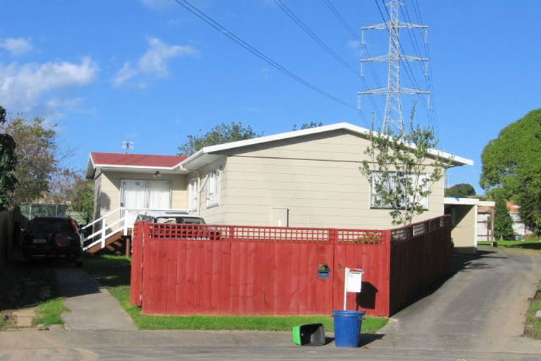 Photo of property in 2/20 Darnell Crescent, Clover Park, Auckland, 2019