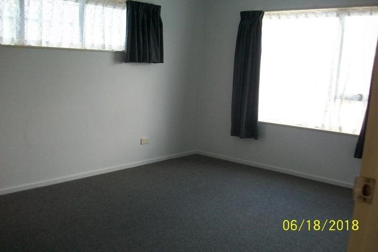 Photo of property in 1/10 Netherlands Avenue, Kelston, Auckland, 0602