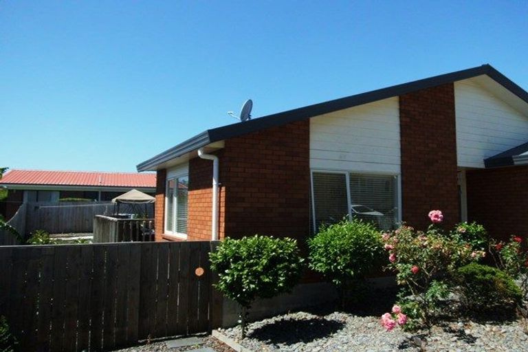 Photo of property in 4a Hugh Brown Drive, New Lynn, Auckland, 0600