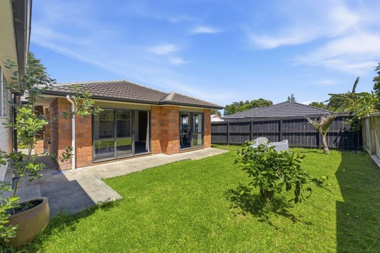 Photo of property in 25a Mcinnes Road, Weymouth, Auckland, 2103