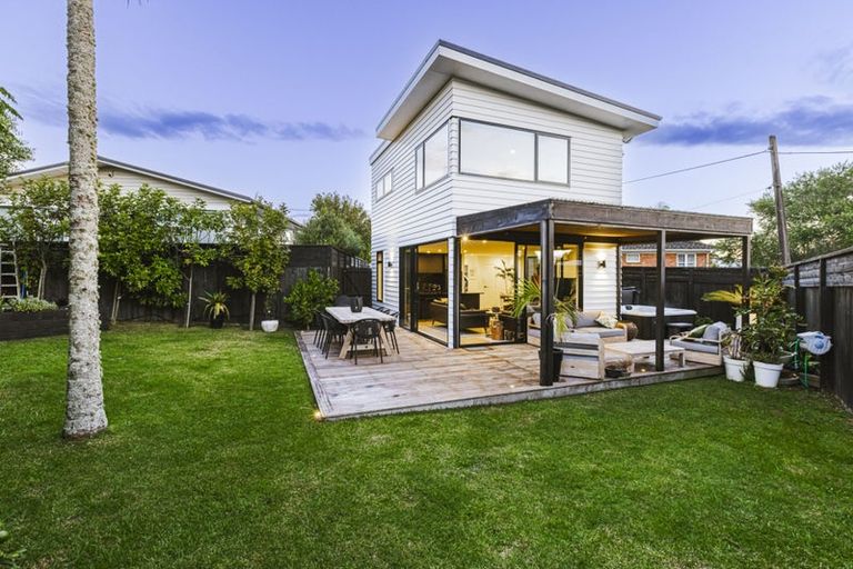 Photo of property in 15c Helga Crescent, Te Atatu Peninsula, Auckland, 0610