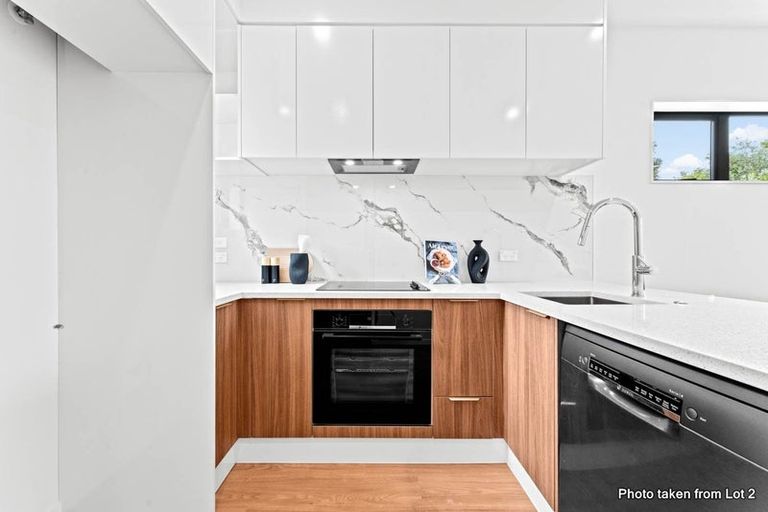 Photo of property in 2/58 Waipani Road, Te Atatu Peninsula, Auckland, 0610