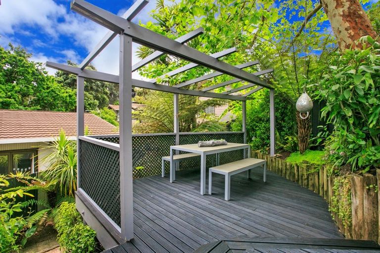 Photo of property in 1/17 Telephone Road, Birkenhead, Auckland, 0626
