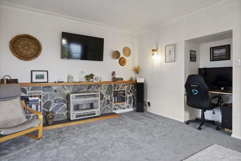 Photo of property in 2 Hood Place, Spotswood, New Plymouth, 4310