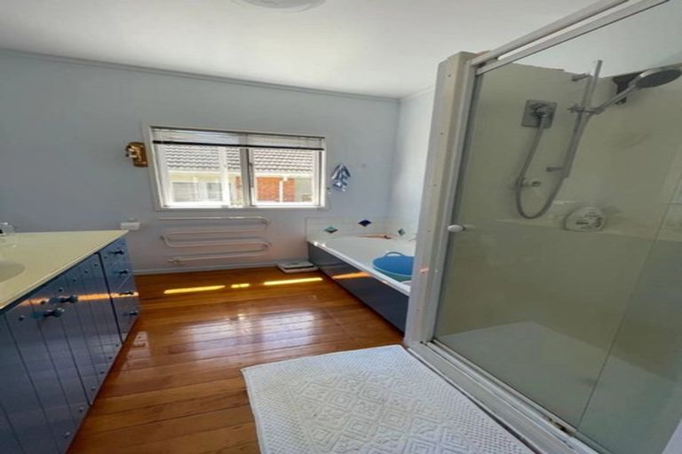 Photo of property in 53 Kaurilands Road, Titirangi, Auckland, 0604