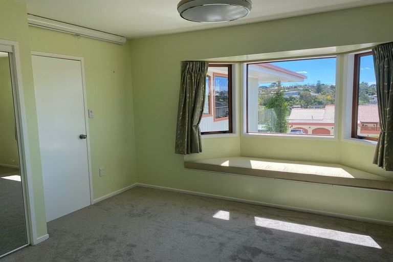 Photo of property in 11 Robin Lane, Browns Bay, Auckland, 0630