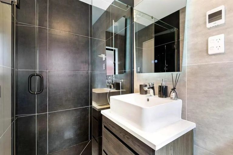 Photo of property in 5 Ocean Breeze Avenue, Hobsonville, Auckland, 0616