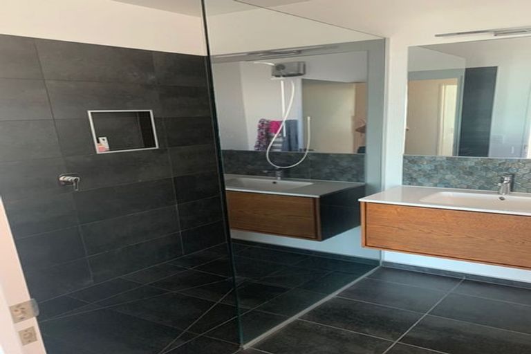 Photo of property in 15 Ridgeway Place, Richmond Hill, Christchurch, 8081