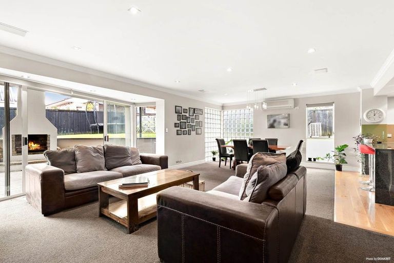 Photo of property in 8a Oteha Valley Road, Northcross, Auckland, 0632