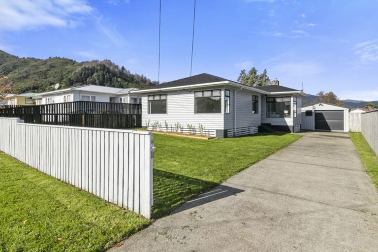 Photo of property in 9 Mckay Street, Wainuiomata, Lower Hutt, 5014