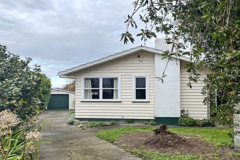Photo of property in 12 Sutherland Crescent, Westbrook, Palmerston North, 4412