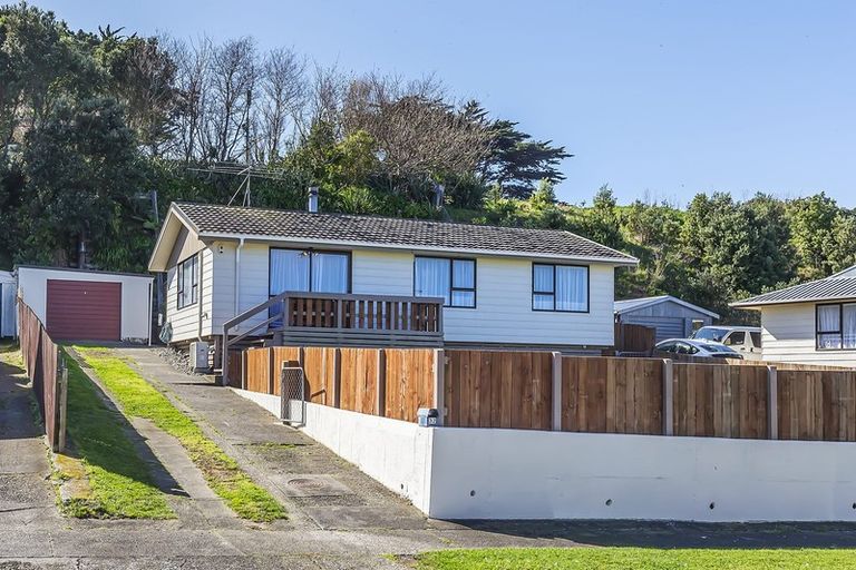 Photo of property in 32 Owhiti Street, Titahi Bay, Porirua, 5022