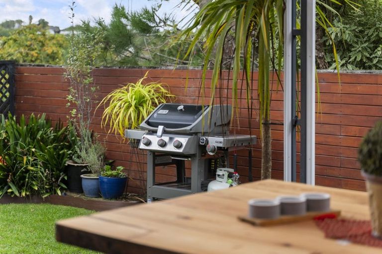 Photo of property in 2/19 Chiania Place, Somerville, Auckland, 2014