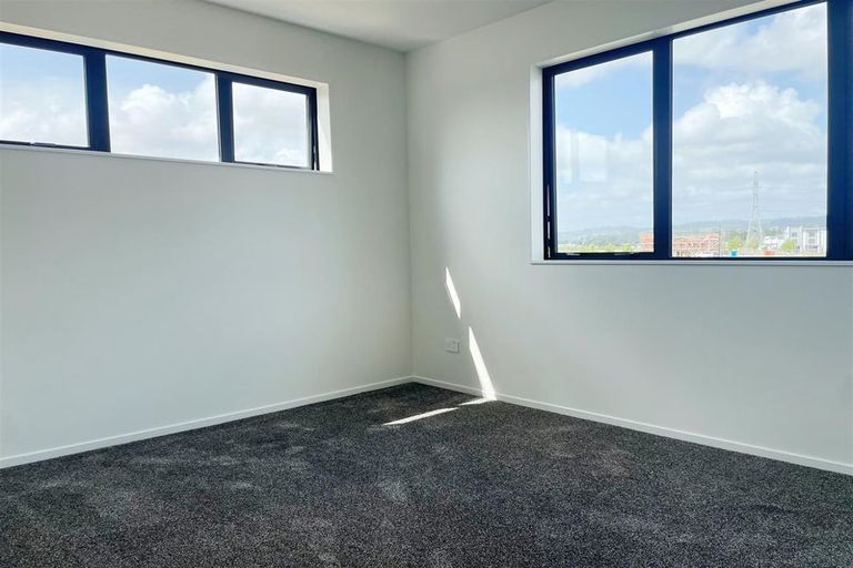 Photo of property in 6 Harikoa Way, Karaka, 2113