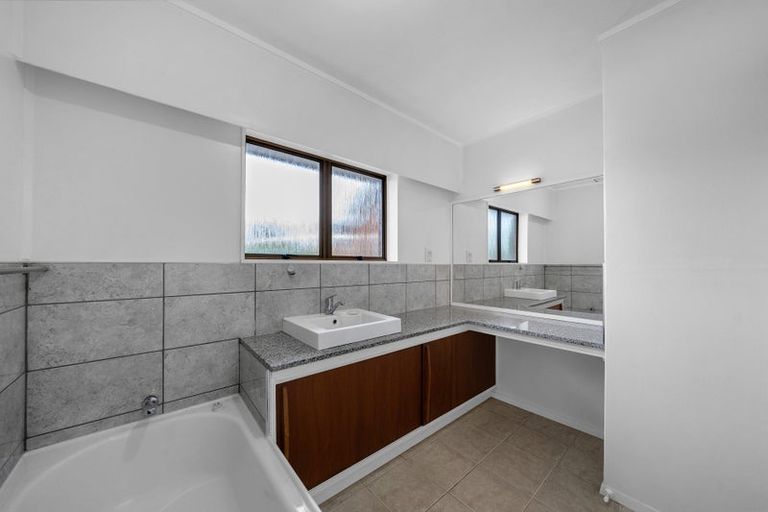 Photo of property in 5 Kavanagh Place, Opaheke, Papakura, 2113