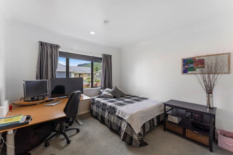 Photo of property in 5 Ronald Scott Grove, Riverstone Terraces, Upper Hutt, 5018