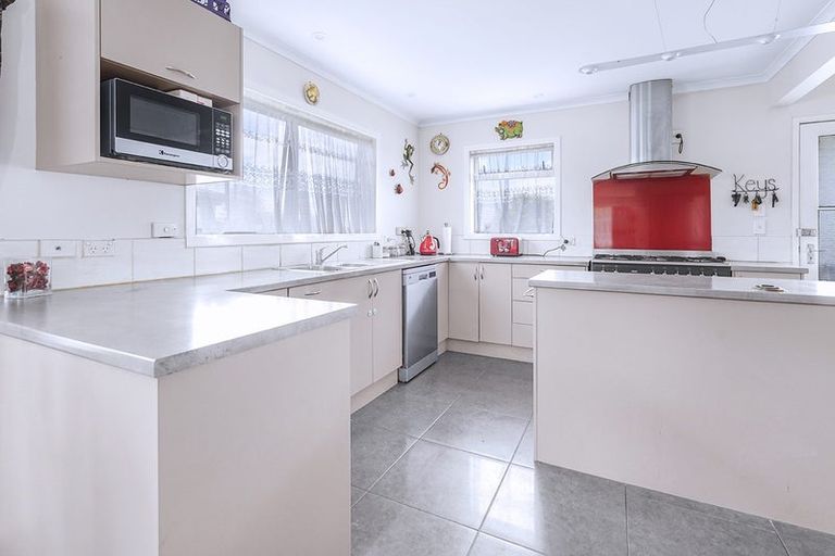 Photo of property in 10 Hamblyn Crescent, Nawton, Hamilton, 3200