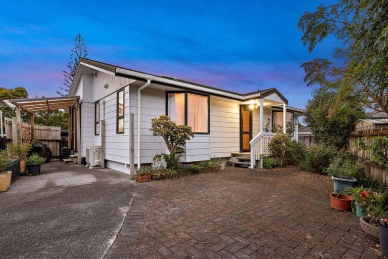 Photo of property in 63a/1 Colwill Road, Massey, Auckland, 0614