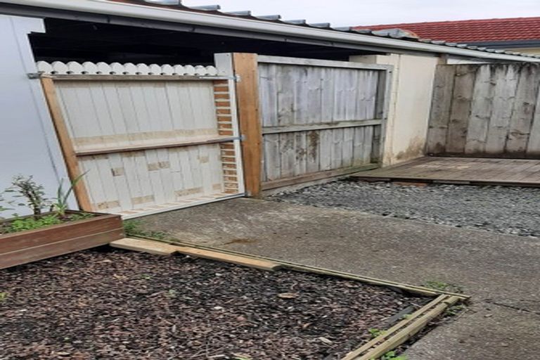 Photo of property in 2/127 Portage Road, New Lynn, Auckland, 0600
