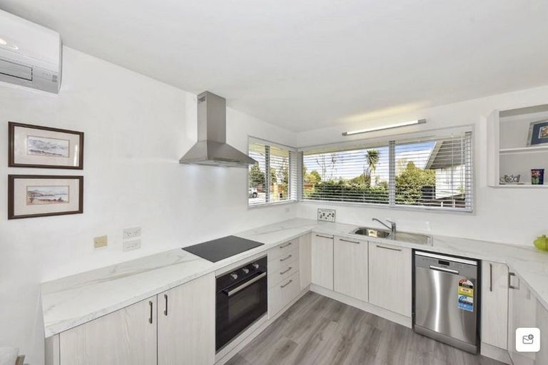 Photo of property in 1/23 Crofton Road, Harewood, Christchurch, 8051