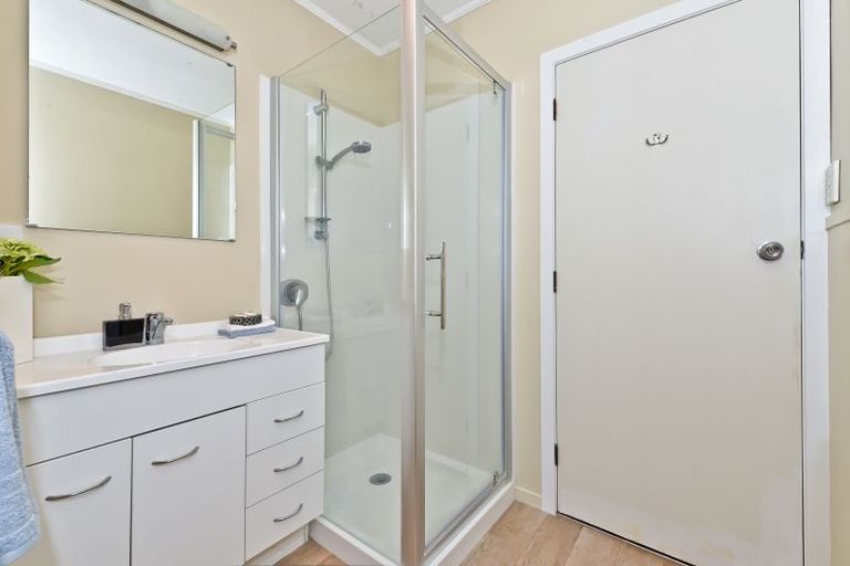 Photo of property in 1 Burwood Place, Silverdale, Hamilton, 3216