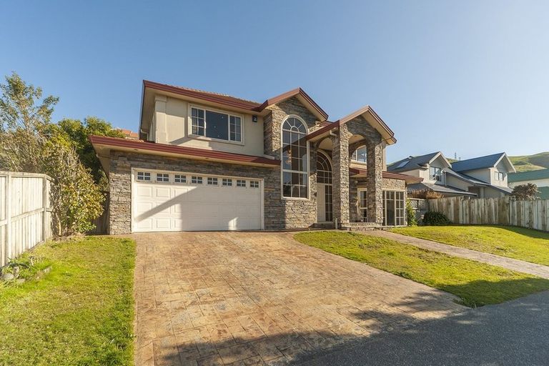 Photo of property in 15 Amesbury Drive, Churton Park, Wellington, 6037