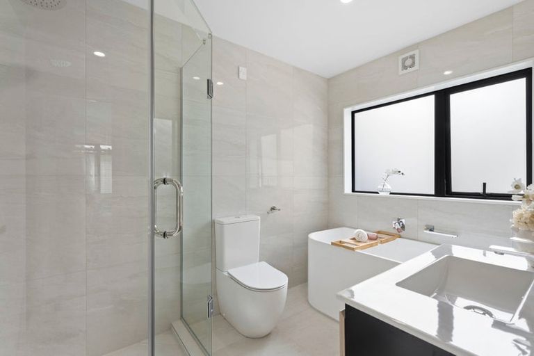 Photo of property in 6/90 Picasso Drive, West Harbour, Auckland, 0618