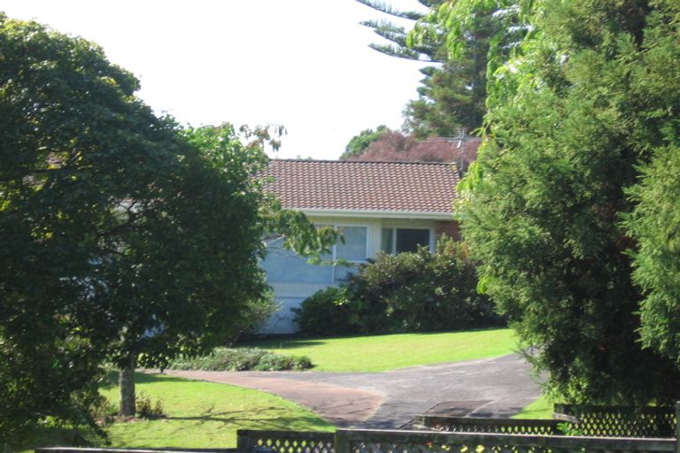 Photo of property in 2/5 Havelle Avenue, Titirangi, Auckland, 0604