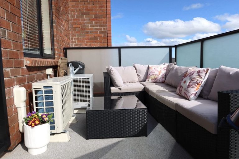 Photo of property in 3/22 Kerewhenua Crescent, 0616