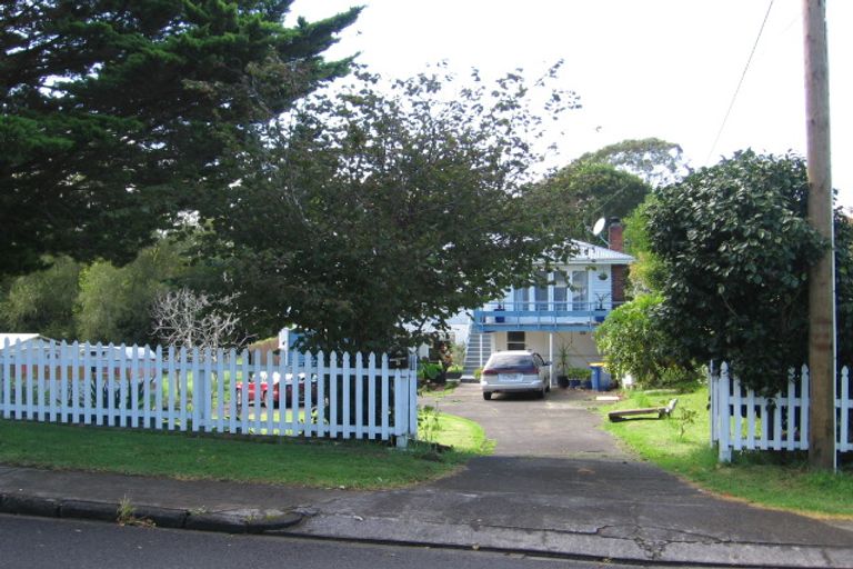 Photo of property in 3 Longburn Road, Henderson, Auckland, 0610