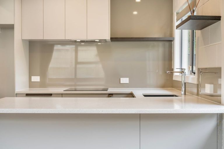 Photo of property in 1/2 Flavia Close, Torbay, Auckland, 0630